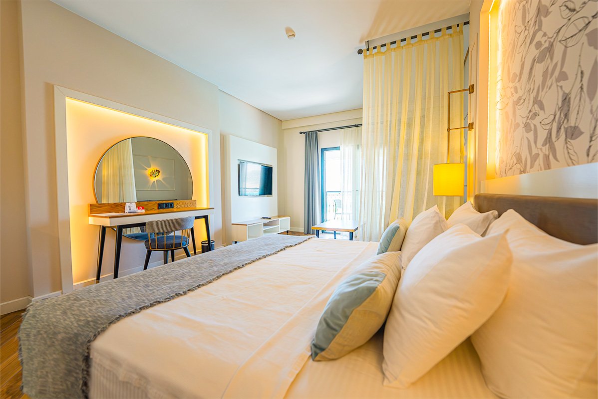 SUPERIOR ROOM