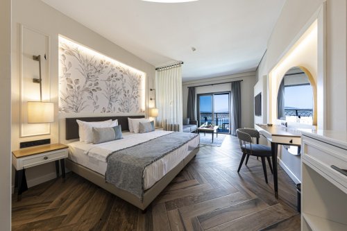 SUPERIOR ROOM